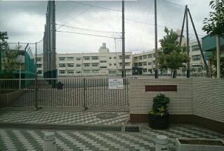 近くの西本郷小学校まで835m(徒歩11分)