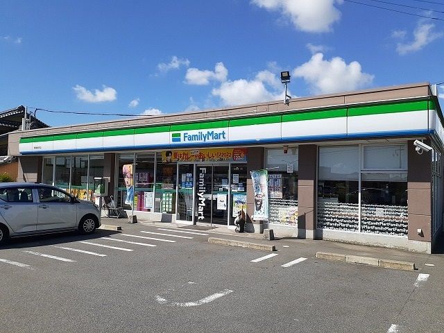 近くのコンビニまで570m（徒歩8分）