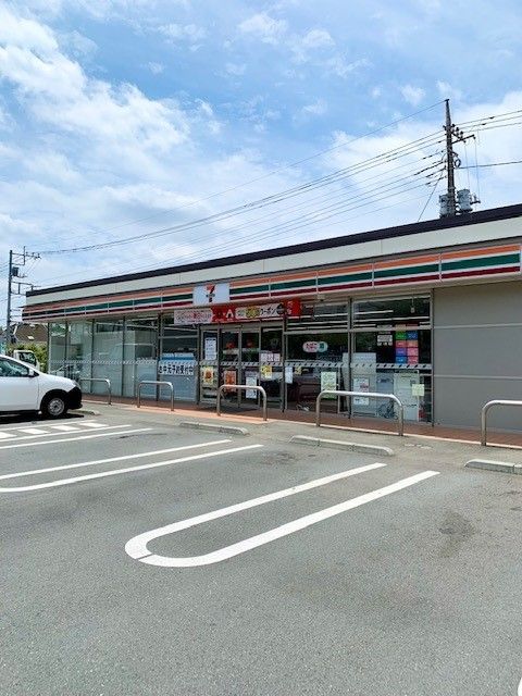 近くのセブンイレブン福生北田園２丁目まで400m（徒歩5分）