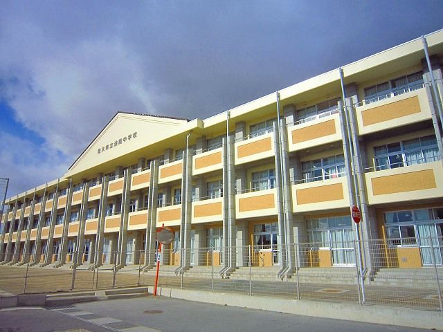 近くの浅間中学校まで1,900m（徒歩24分）
