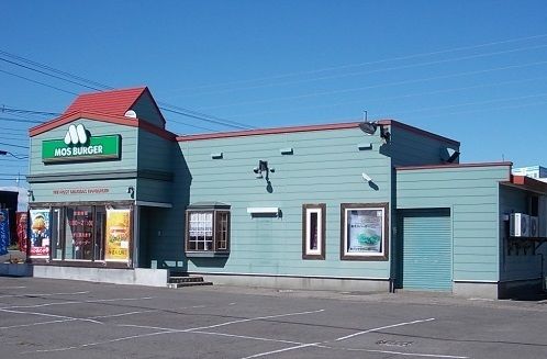 近くのモスバーガー滝川店まで1,400m（徒歩18分）