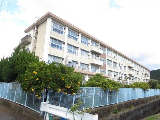 近くの岩野田北小学校まで150m(徒歩2分)