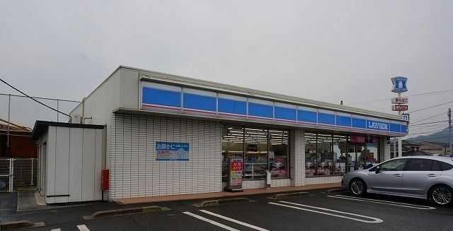 近くのローソンさんまで2,300m（徒歩29分）