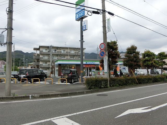近くのファミリーマート押切北店まで350m(徒歩5分)