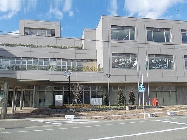 近くの秋田市役所土崎支所まで400m(徒歩5分)