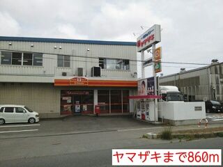 近くのコンビニまで860m（徒歩11分）