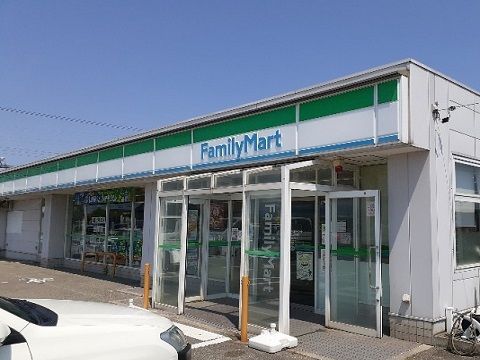 近くのファミリーマート富山羽根店まで800m(徒歩10分)