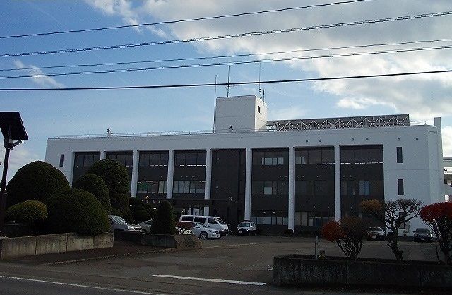 近くの大館警察署まで600m（徒歩8分）