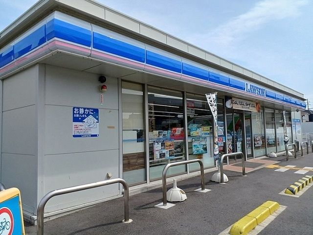 近くのコンビニまで300m（徒歩4分）