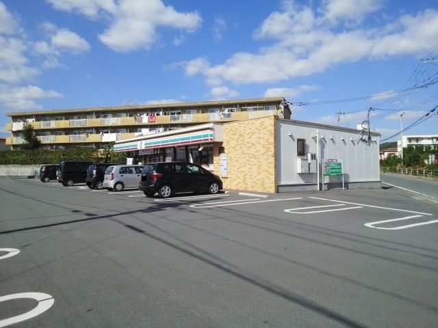 近くのセブンイレブン空港通店まで230m(徒歩3分)
