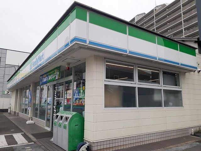 近くのファミリーマート様まで450m(徒歩6分)