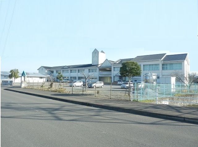 近くの今津中学校まで230m(徒歩3分)