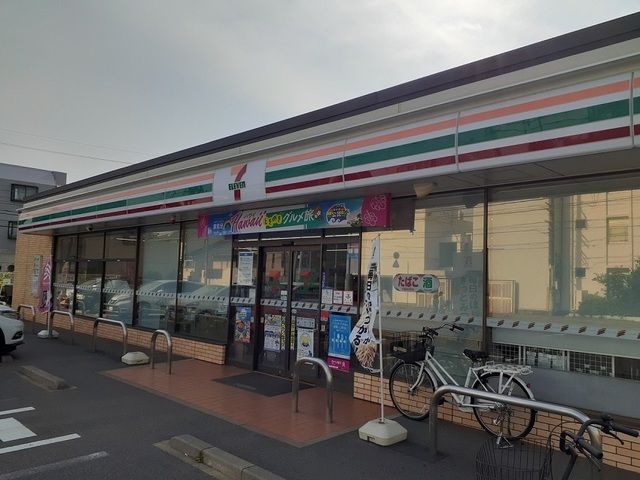 近くのセブンイレブンまで450m（徒歩6分）