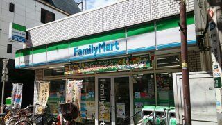 近くのファミリーマートまで340m(徒歩5分)