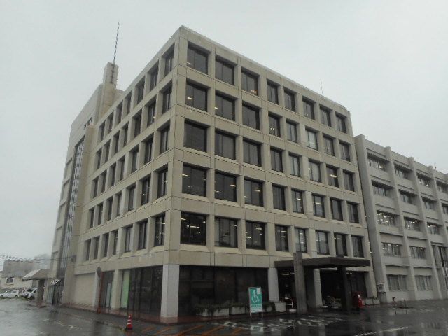 近くの役所まで2,000m（徒歩25分）