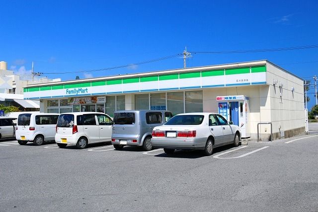 近くのファミリーマート白浜店まで950m（徒歩12分）