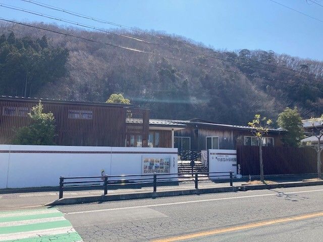 近くのやまなみ保育園まで2,400m（徒歩30分）