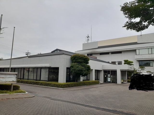 近くの役所まで800m（徒歩10分）