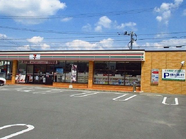 近くのセブンイレブンまで450m（徒歩6分）