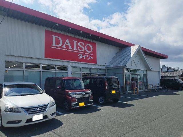 近くの施設まで750m（徒歩10分）
