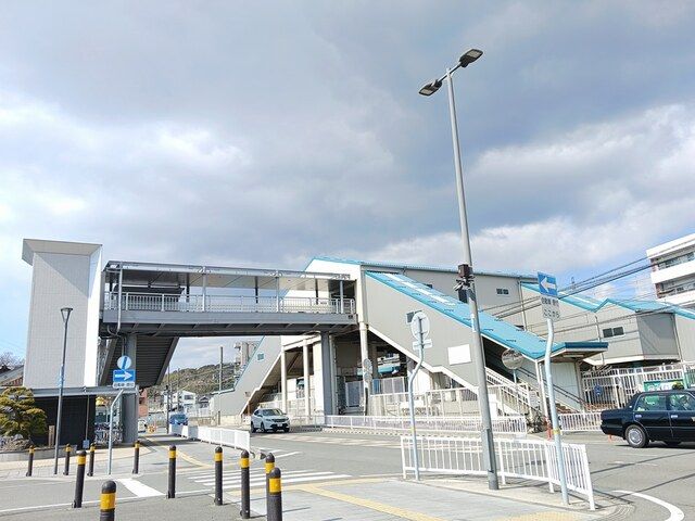 近くの山電白浜の宮駅まで1,600m（徒歩20分）