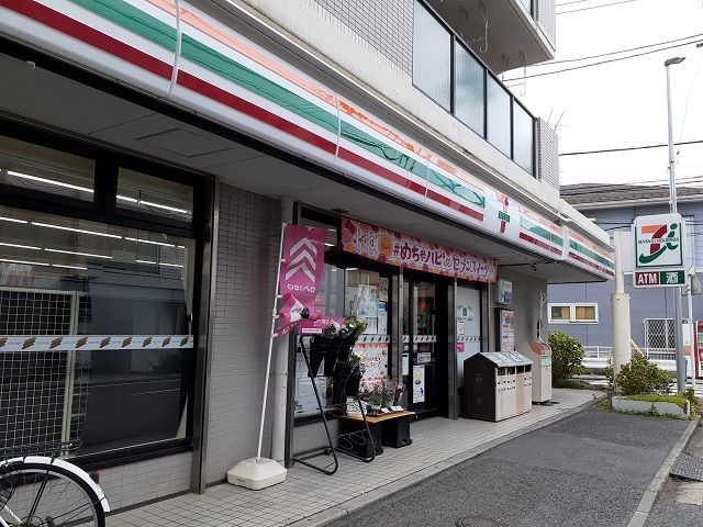 近くのコンビニまで400m（徒歩5分）