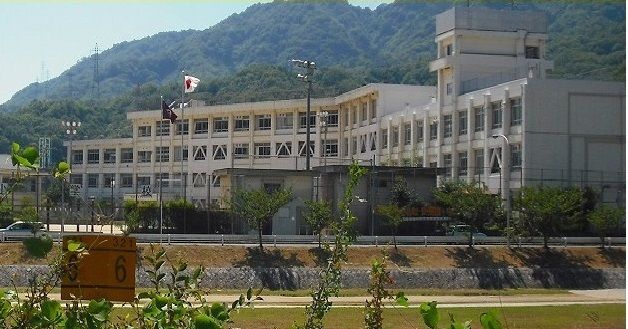 近くの中野東小学校まで1,100m（徒歩14分）