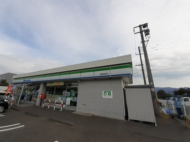 近くのファミリーマート阿賀野保田店まで1,600m（徒歩20分）