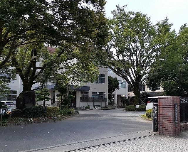 近くの山ノ内小学校まで550m（徒歩7分）