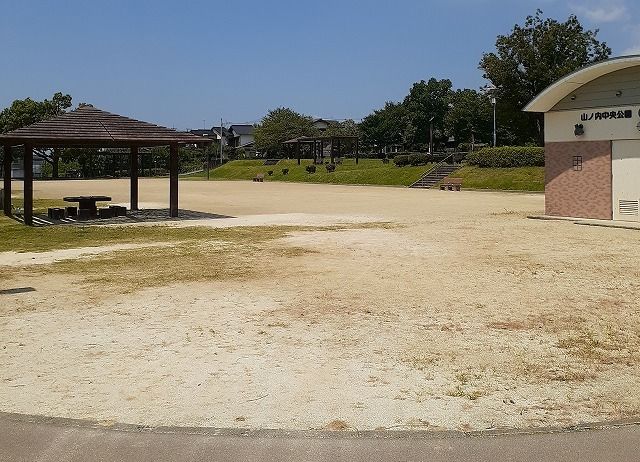 近くの山ノ内中央公園まで350m（徒歩5分）