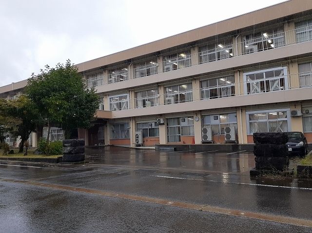 近くの小学校まで430m（徒歩6分）