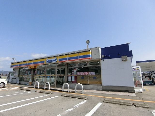 近くのミニストップ 池田町本郷店まで700m（徒歩9分）