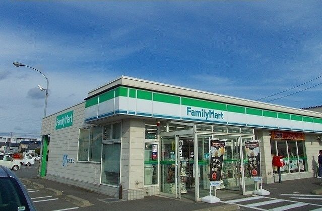 近くのコンビニまで450m（徒歩6分）