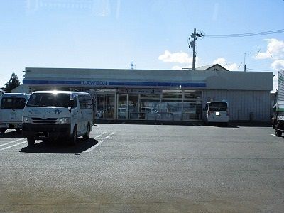 近くのローソン南陽市役所前店まで300m(徒歩4分)
