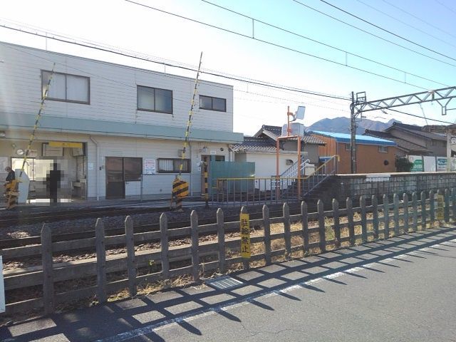 近くの駅まで5,700m（徒歩72分）