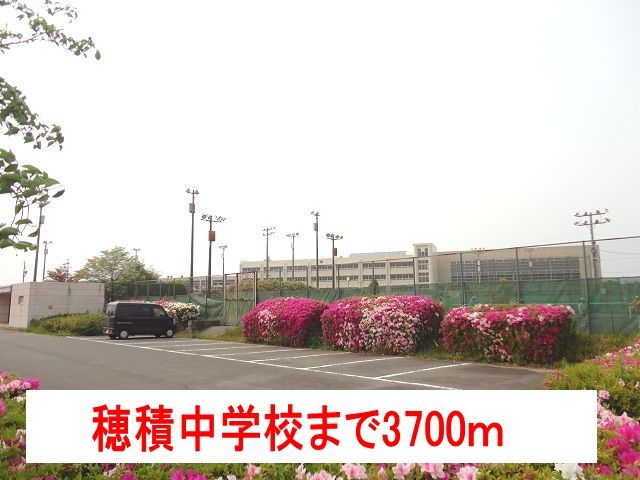 近くの中学校まで3,700m（徒歩47分）