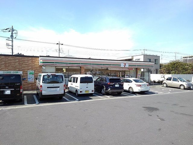 近くのコンビニまで450m（徒歩6分）