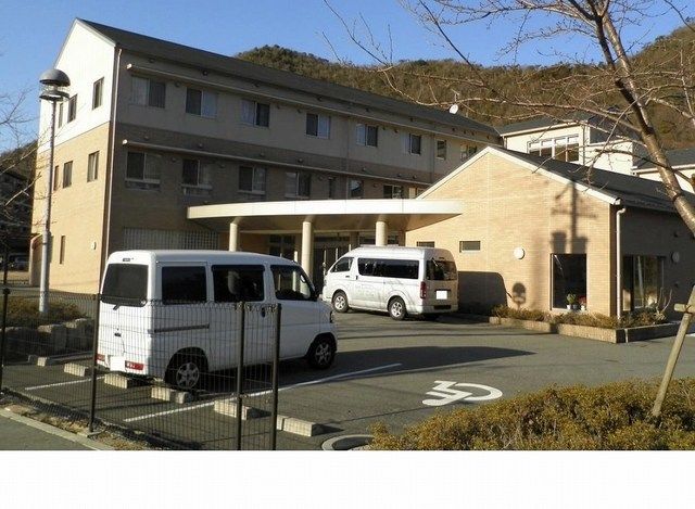 近くの松本ホームメディカルクリニまで300m(徒歩4分)