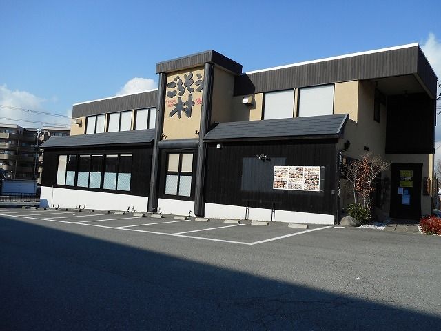 近くの飲食店まで180m（徒歩3分）