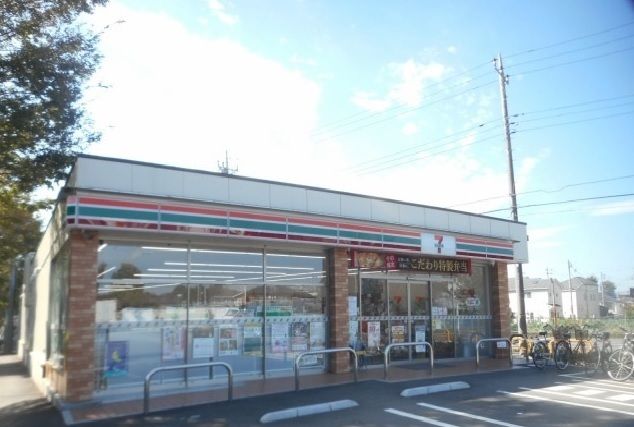 近くのセブンイレブンまで300m(徒歩4分)