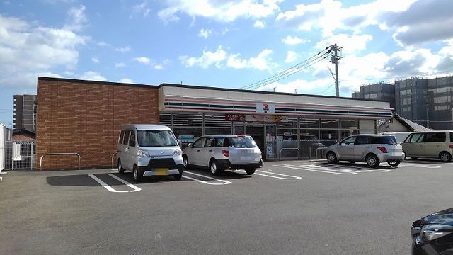 近くのセブンイレブンまで550m(徒歩7分)