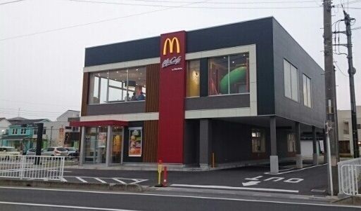 近くのマクドナルドまで750m（徒歩10分）