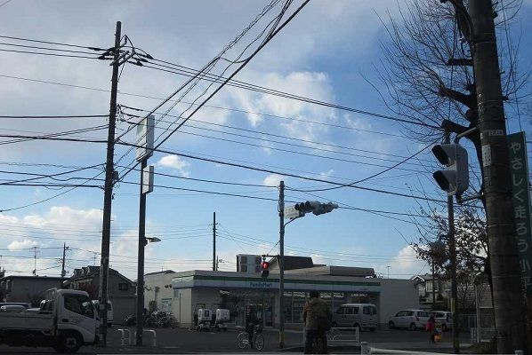 近くのコンビニまで1,200m（徒歩15分）