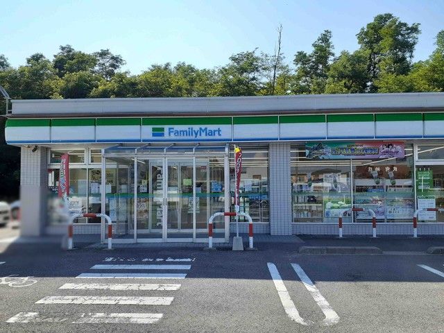 近くのファミリーマート能代港入口店まで457m（徒歩6分）