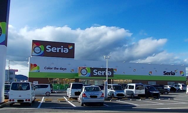 近くのセリア御坊インター店様まで760m（徒歩10分）