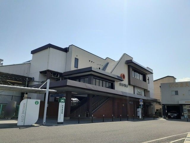 近くのＪＲ南彦根駅まで1,100m（徒歩14分）