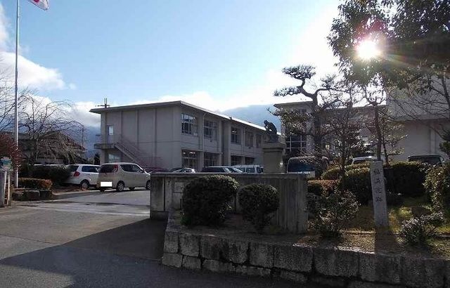 近くの城南小学校まで650m（徒歩9分）