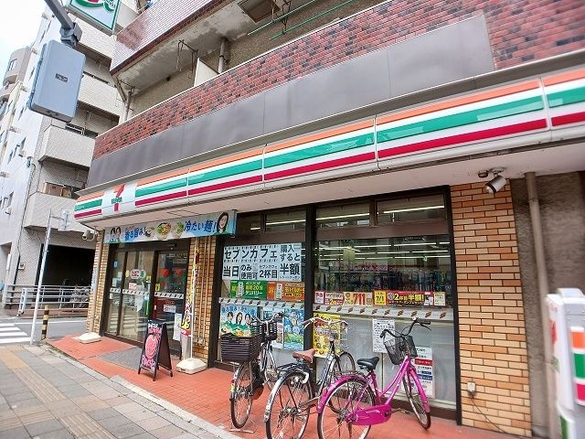 近くのセブンイレブンまで200m(徒歩3分)