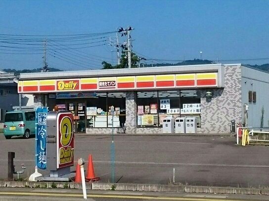 近くのコンビニまで120m（徒歩2分）
