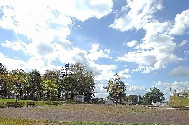 近くの水明公園まで440m(徒歩6分)